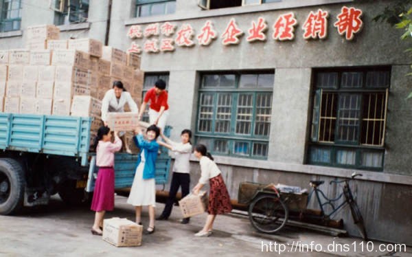 宗庆后42岁逆袭，靠这3招赚到第一桶金