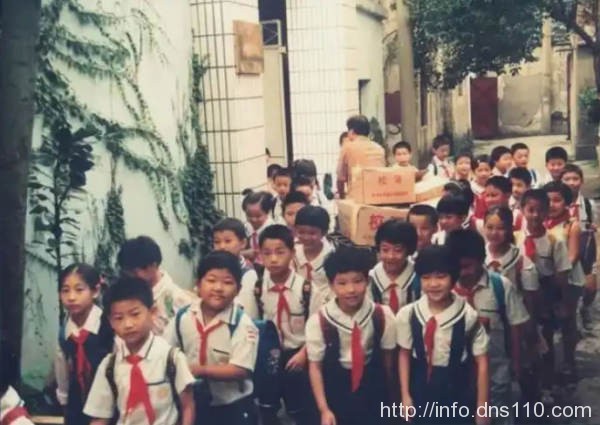 宗庆后42岁逆袭，靠这3招赚到第一桶金